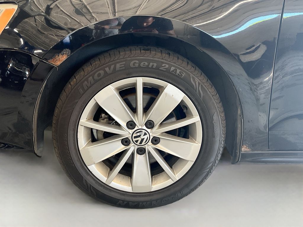 Used 2015 Black Volkswagen 1.8T SE image 29