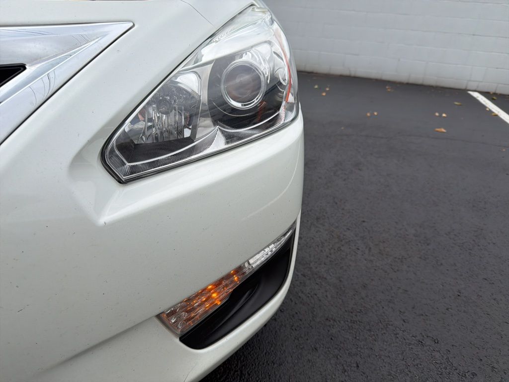 Thumbnail: 2015 Nissan Altima - 9