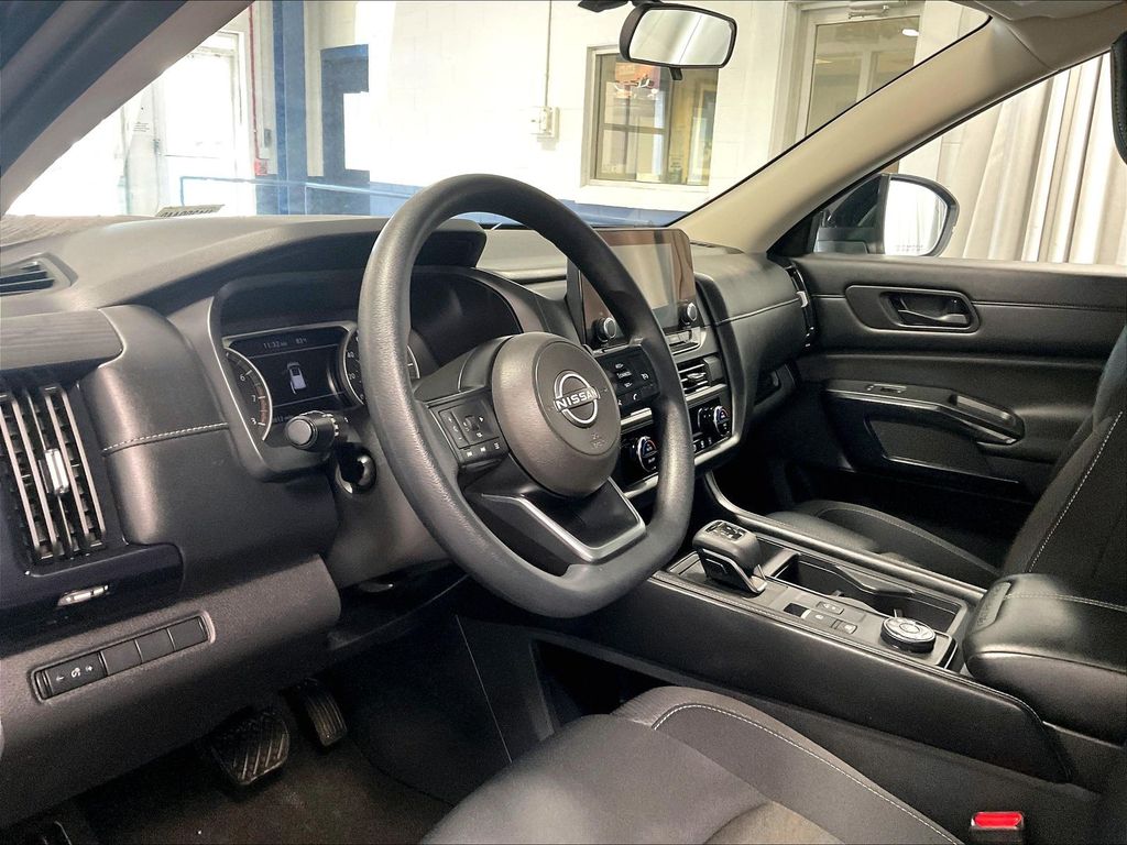 2024 Nissan Pathfinder — photo 8