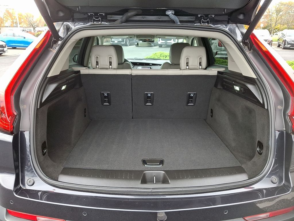 Thumbnail: 2022 Cadillac XT4 - 32