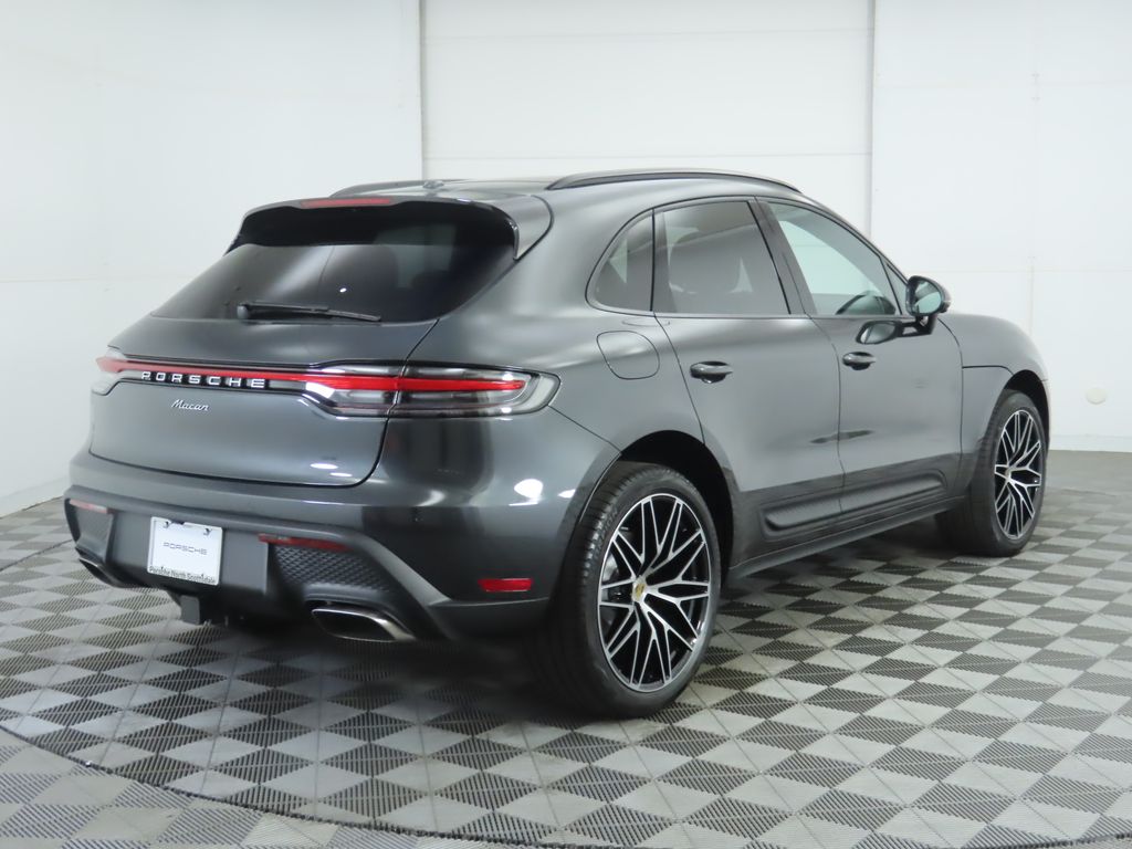 Thumbnail: 2025 Porsche Macan - 7