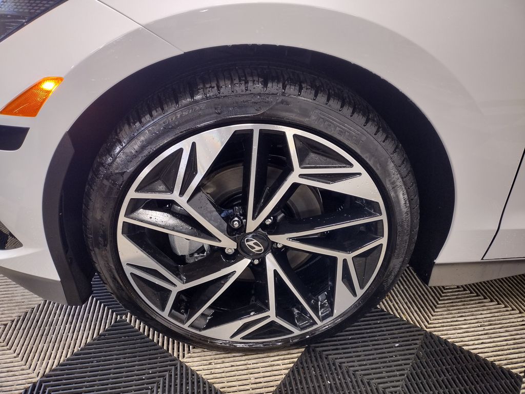 2025 Hyundai IONIQ 6 SEL