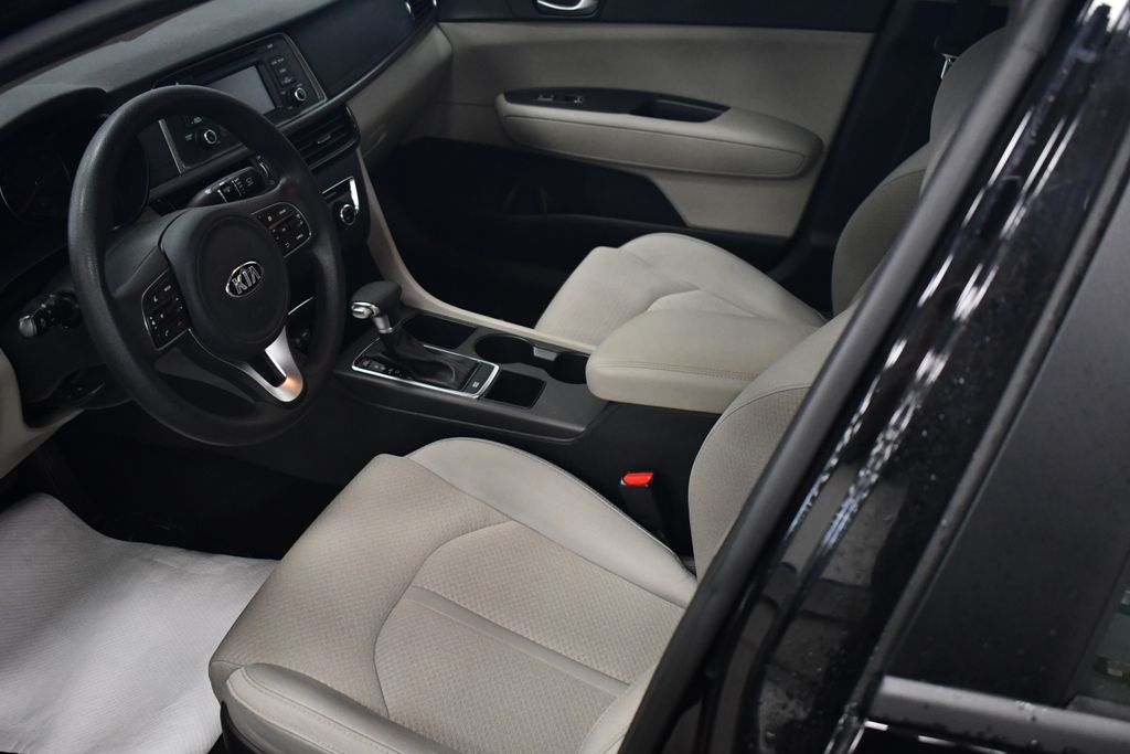 Thumbnail: 2017 Kia Optima - 6