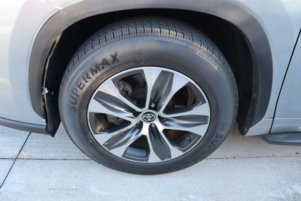 Thumbnail: 2021 Toyota Highlander - 4