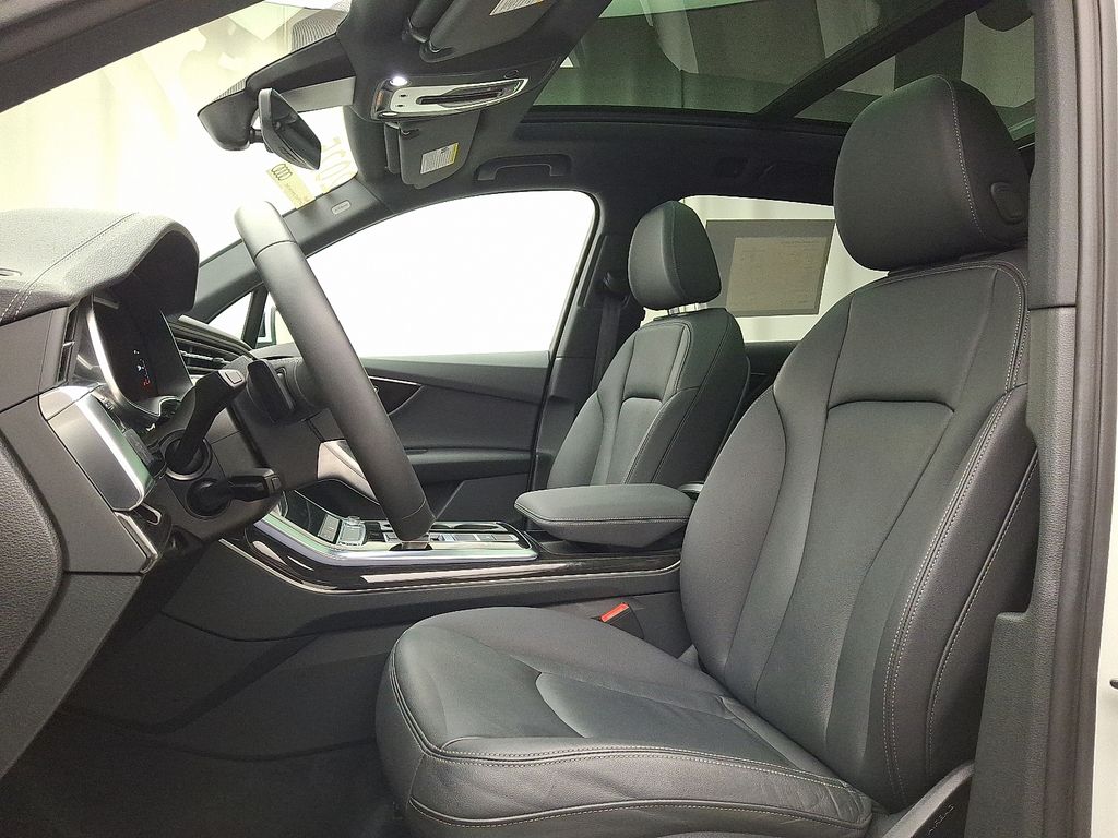 Thumbnail: 2025 Audi Q7 - 13