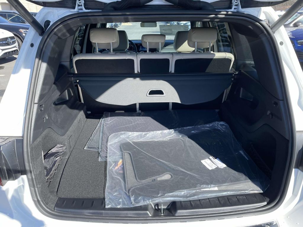 Thumbnail: 2025 Mercedes-Benz GLB - 10