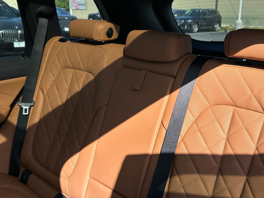 2026 BMW X5 xDrive50e 32