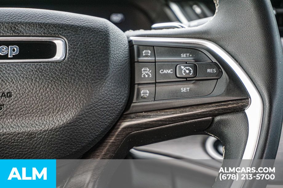 Used 2024 White/off-white Jeep Limited image 30