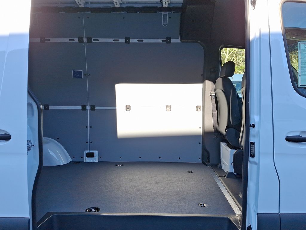 Thumbnail: 2025 Mercedes-Benz Sprinter - 6