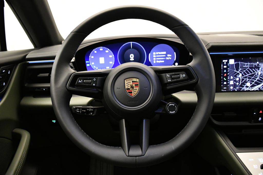 Thumbnail: 2025 Porsche Macan - 28