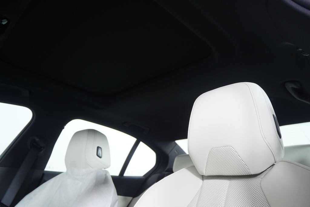 Thumbnail: 2026 BMW i5 - 12