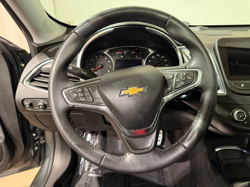 Thumbnail: 2017 Chevrolet Malibu - 24