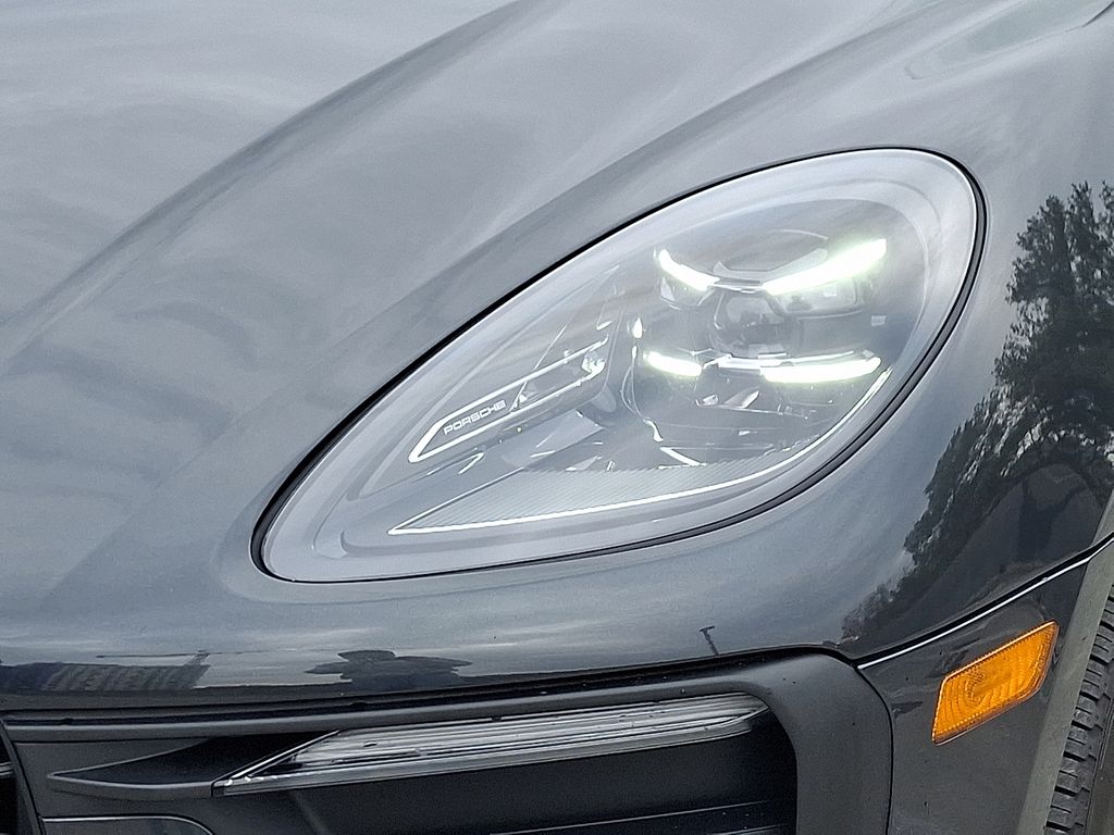 Thumbnail: 2024 Porsche Macan - 11