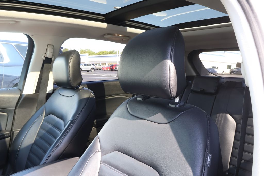 Thumbnail: 2015 Ford Edge - 11