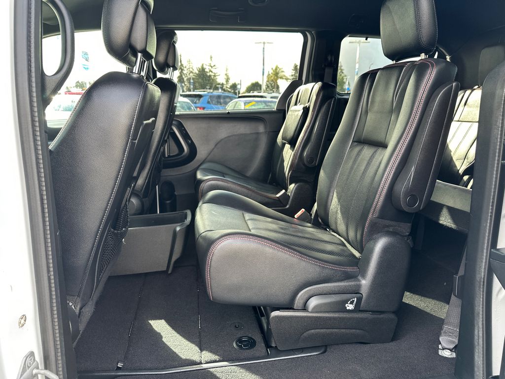 2015 Dodge Grand Caravan R/T 9