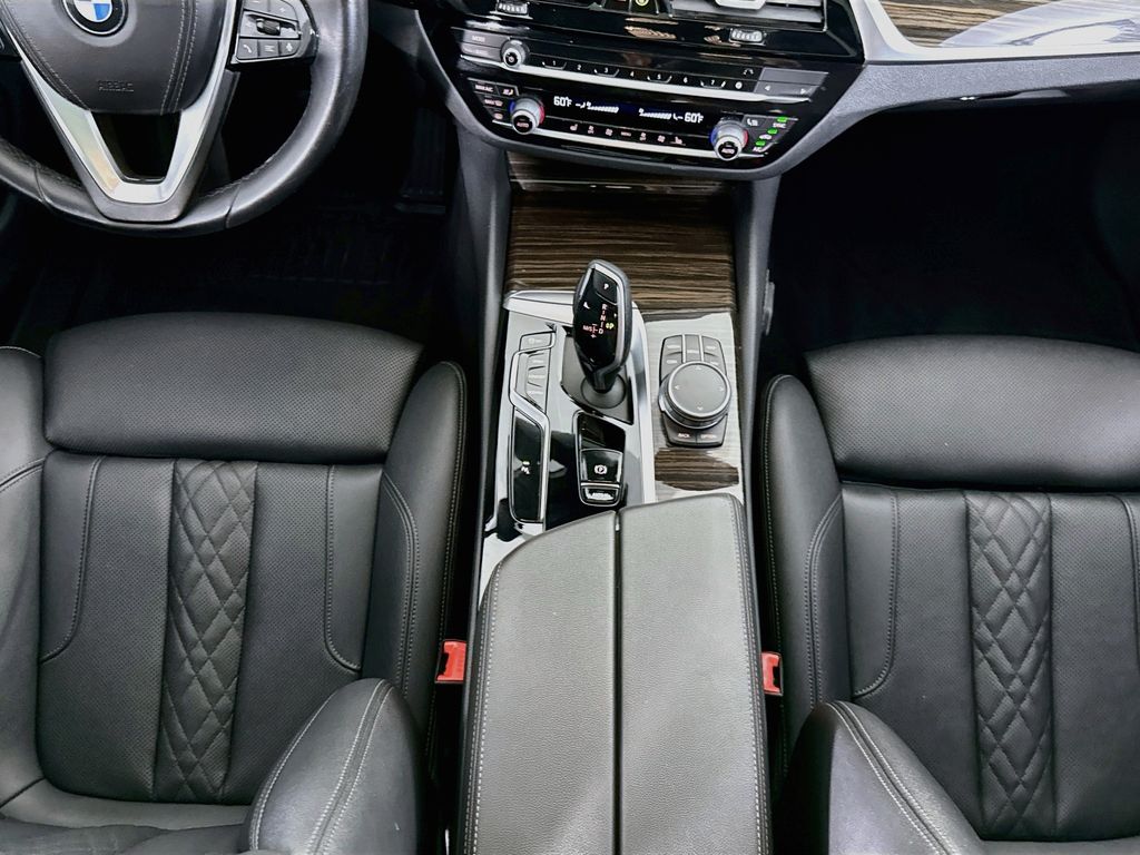 Thumbnail: 2021 BMW 5 Series - 16