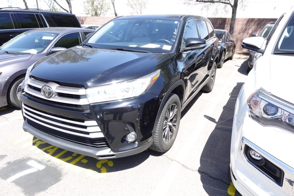 2019 Toyota Highlander LE Plus 4x2 V6's photo