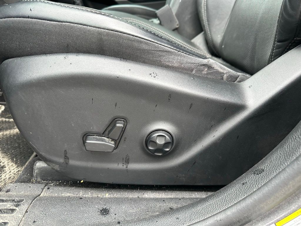 Used 2021 Gray Jeep Latitude Lux image 21