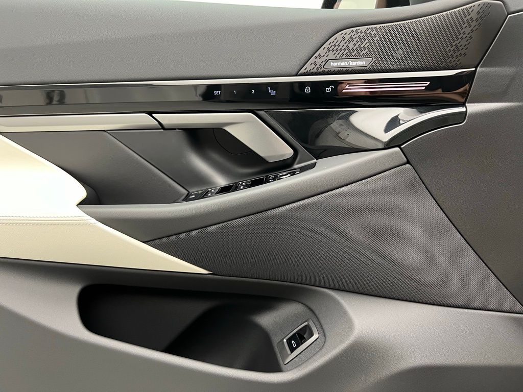 Thumbnail: 2026 BMW 5 Series - 20