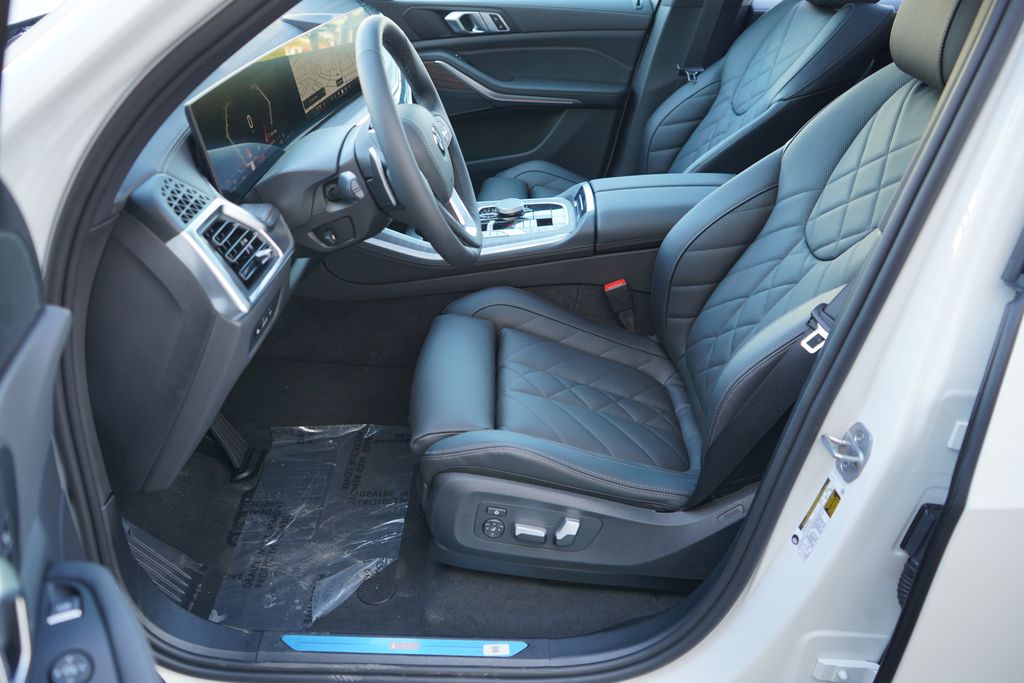 Thumbnail: 2026 BMW X5 - 10