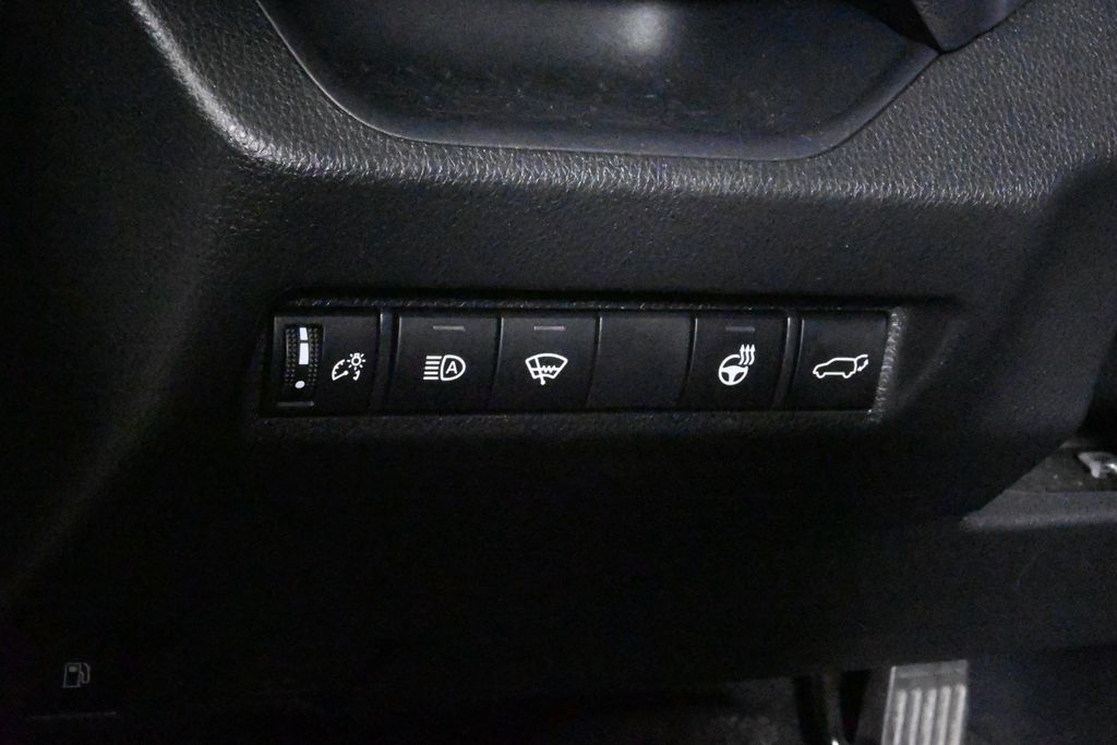 Thumbnail: 2022 Toyota RAV4 - 28