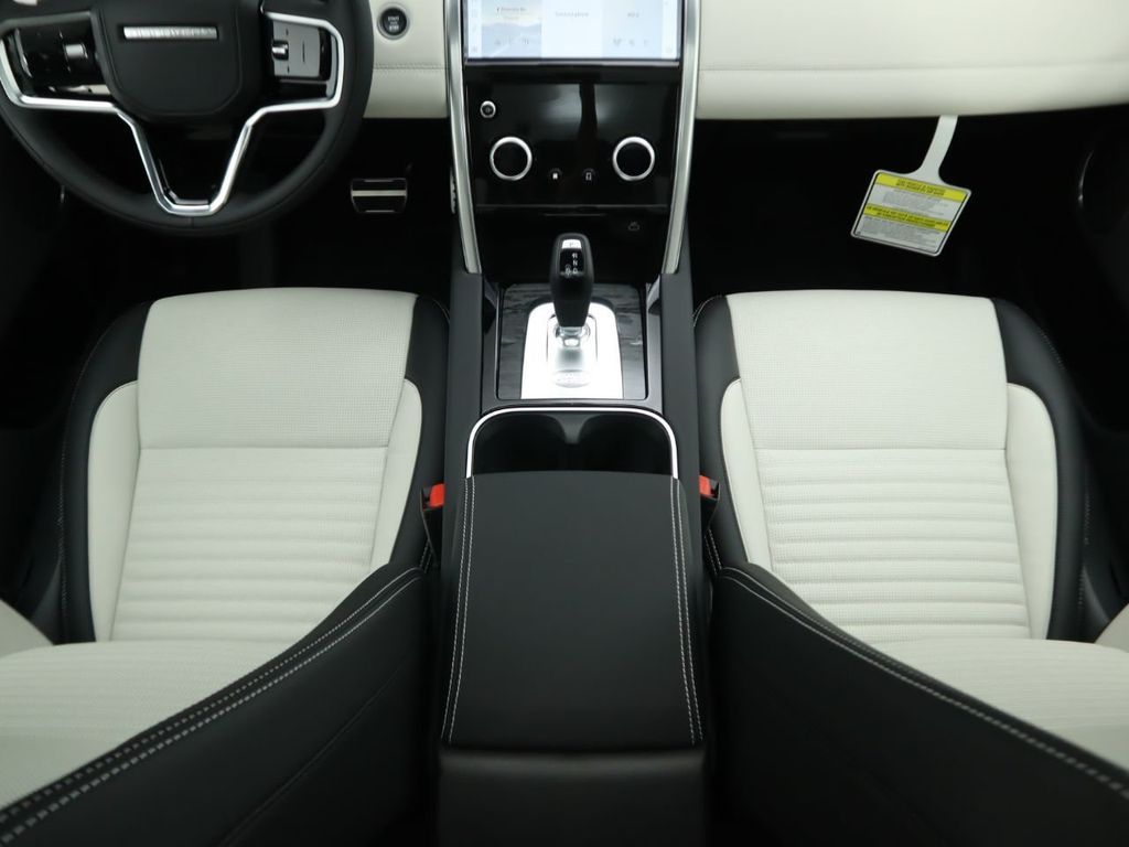 Thumbnail: 2023 Land Rover Discovery Sport - 17