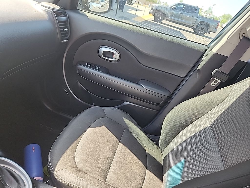 Thumbnail: 2017 Kia Soul - 6