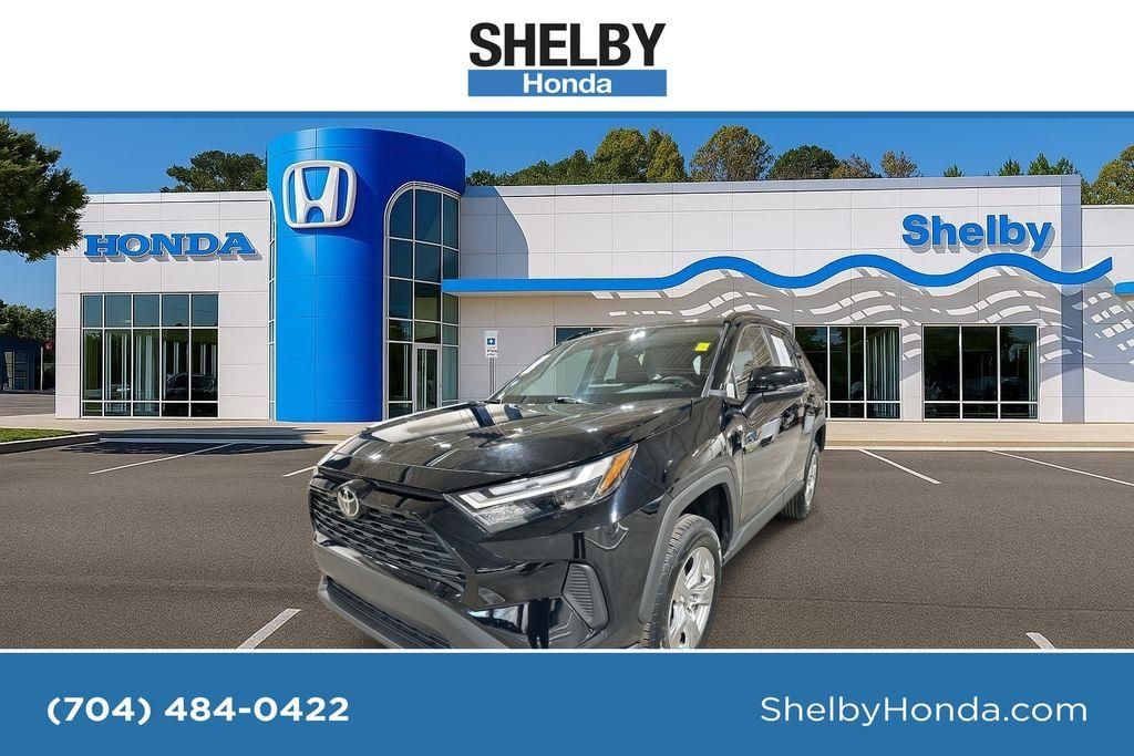 2024 Toyota RAV4 XLE FWD