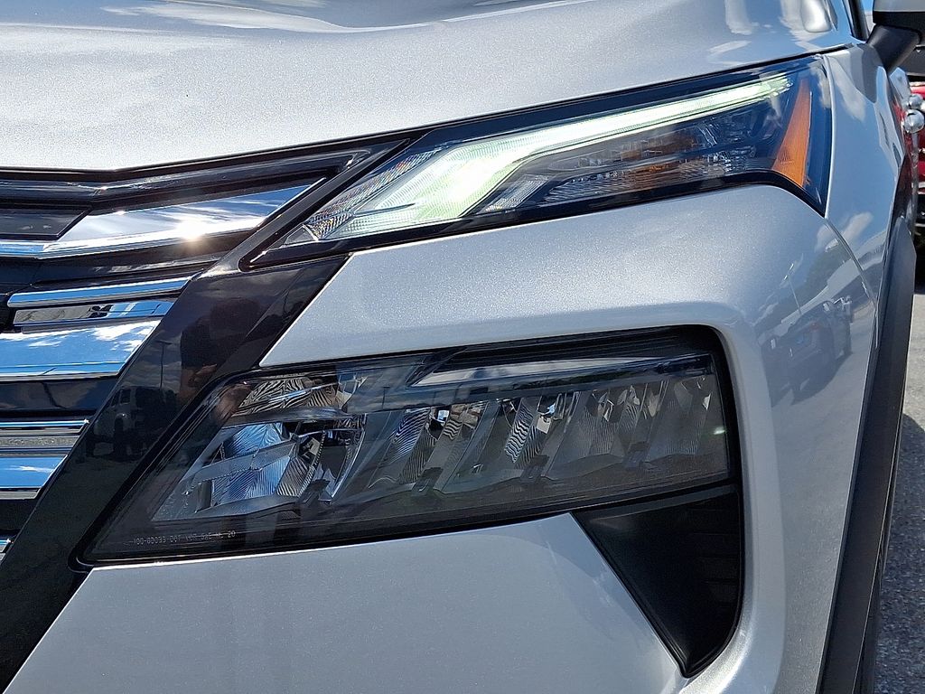 2025 Nissan Rogue — photo 10