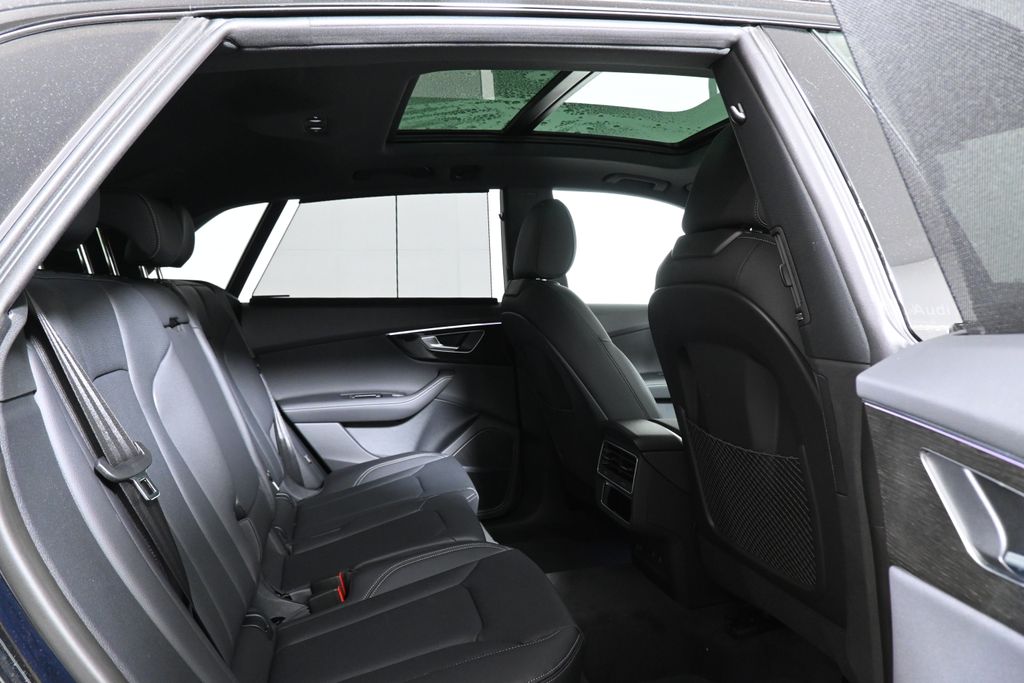 Thumbnail: 2026 Audi Q8 - 20