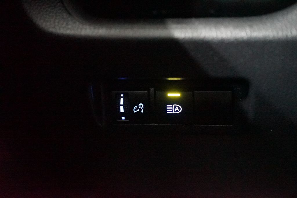 Thumbnail: 2021 Toyota RAV4 - 25