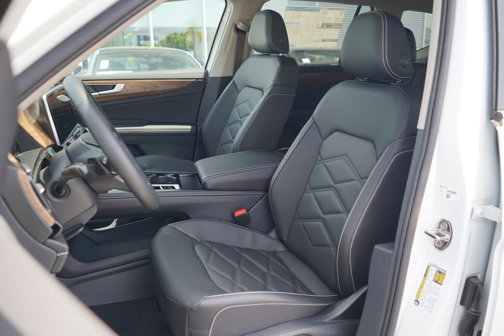 2025 Volkswagen Atlas SE 6