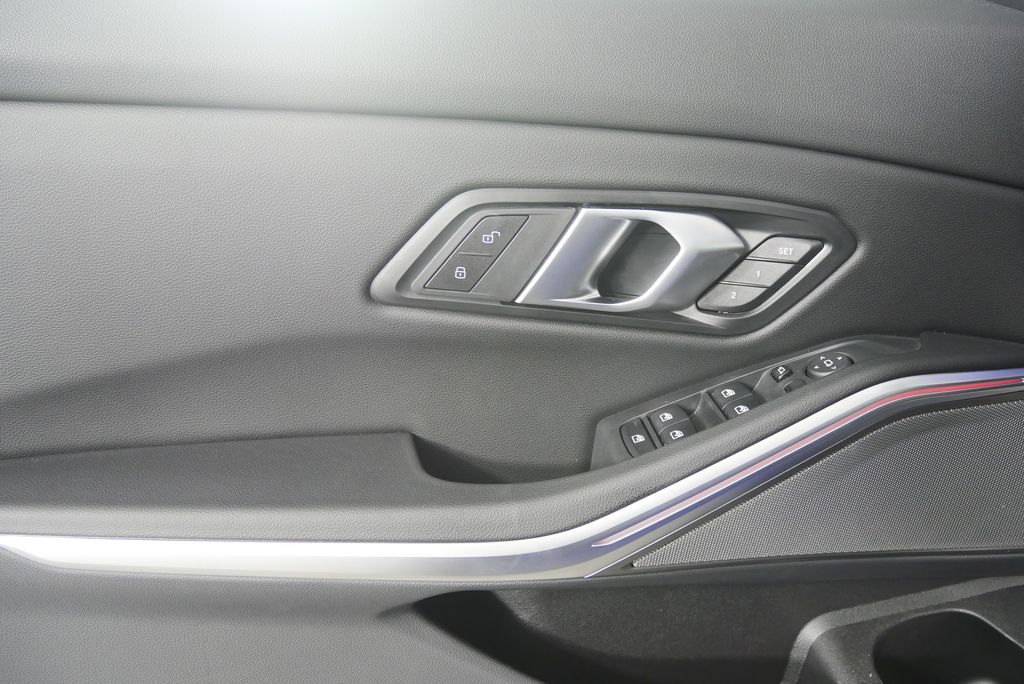 Thumbnail: 2025 BMW 3 Series - 9