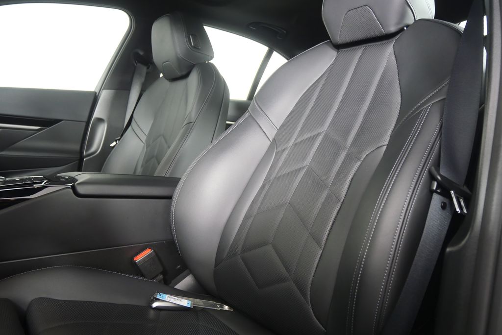 Thumbnail: 2025 BMW 5 Series - 12