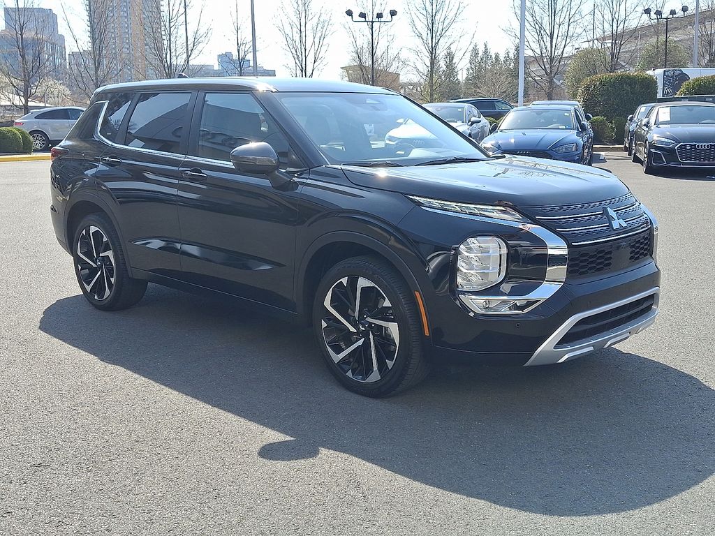 Thumbnail: 2022 Mitsubishi Outlander - 3