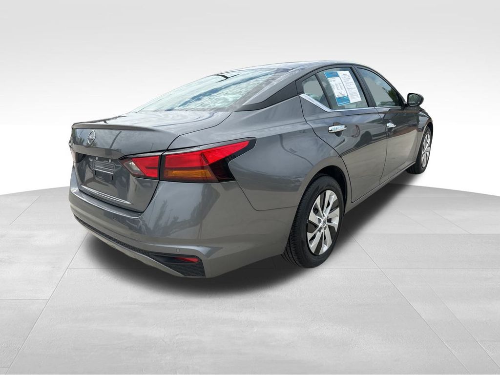 2024 Gun Metallic Nissan Altima 2.5 S FWD Sedan