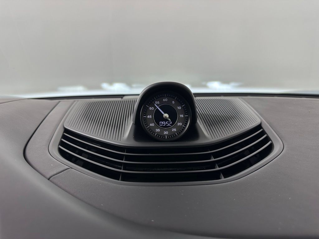 Thumbnail: 2024 Porsche Taycan - 31