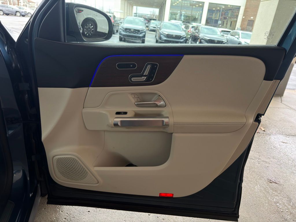 Thumbnail: 2023 Mercedes-Benz GLB - 26