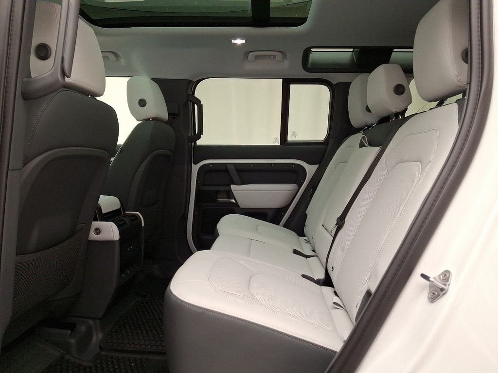 2025 Land Rover Defender 110 5