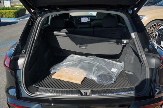 Thumbnail: 2025 Audi Q5 - 11