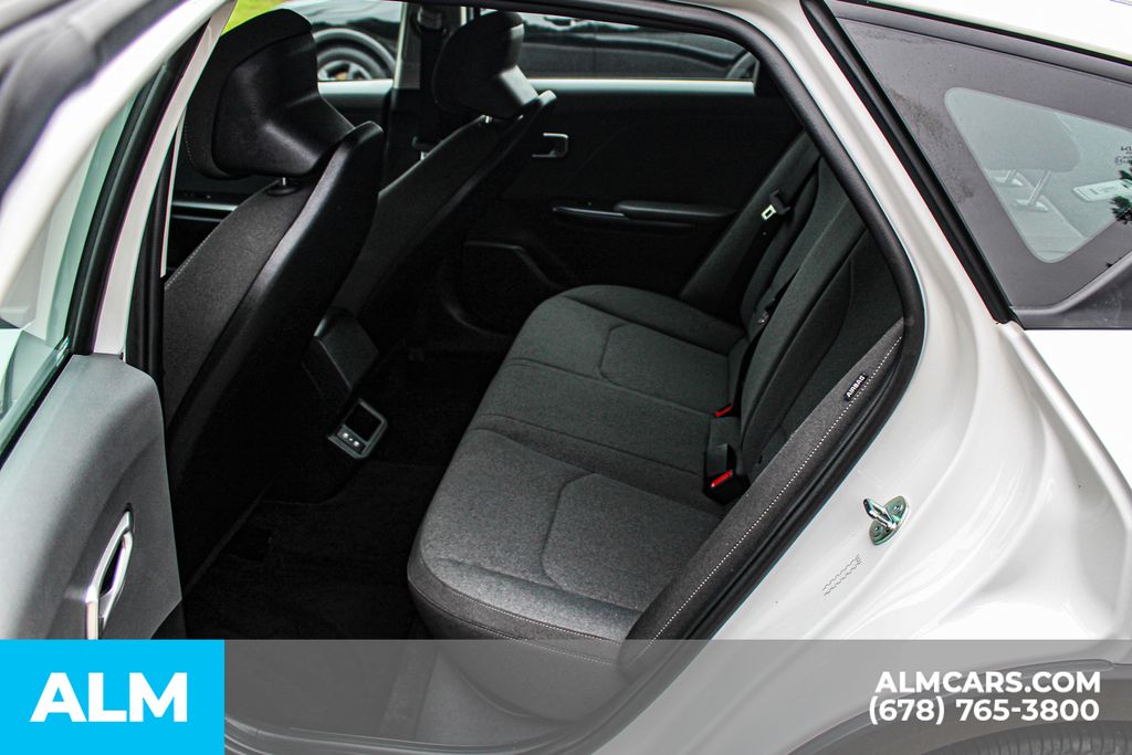 Used 2025 White Kia LXS image 18