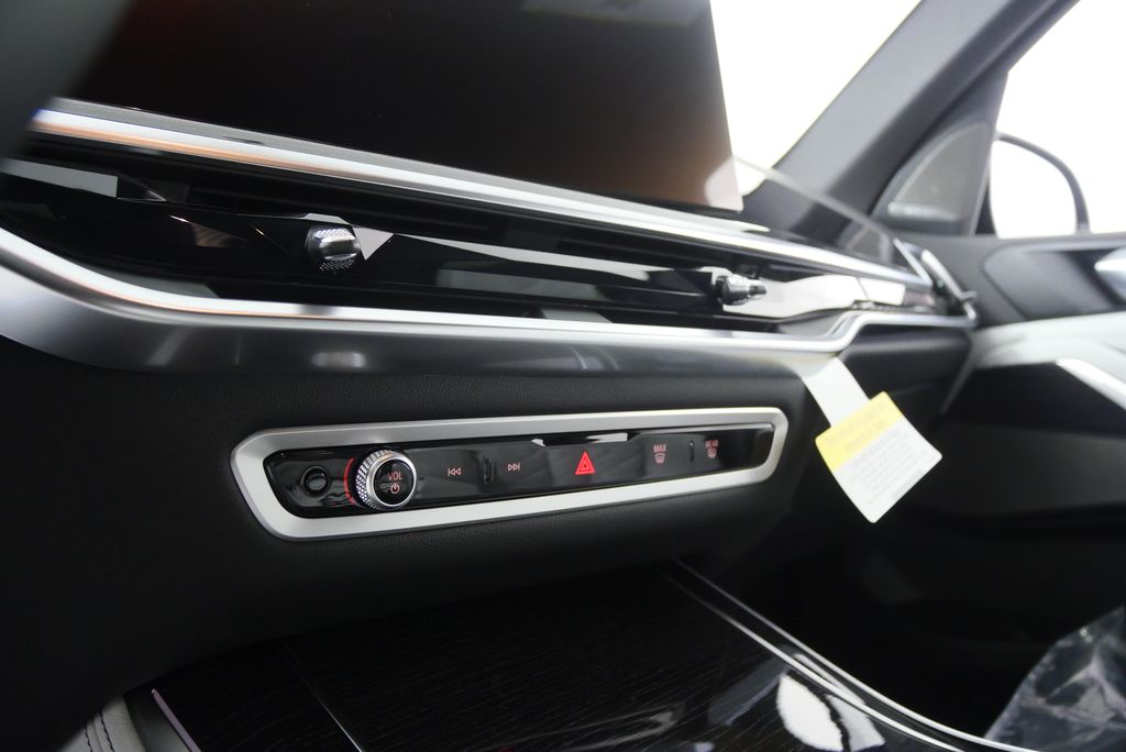 Thumbnail: 2026 BMW X5 - 21