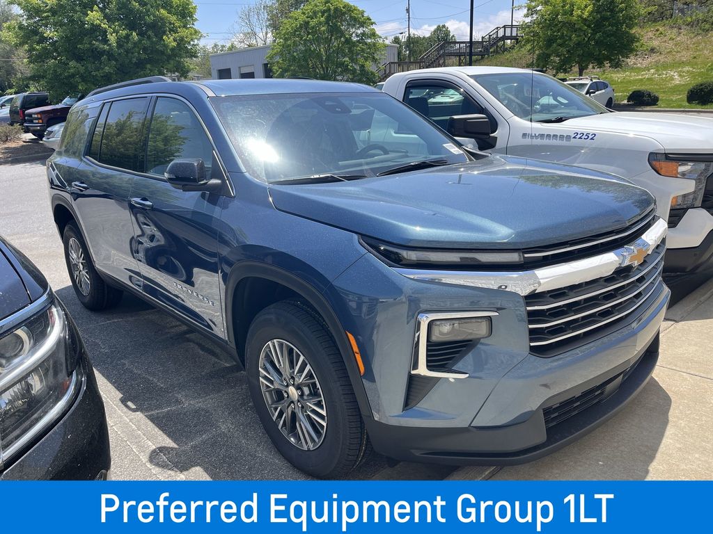 2025 Chevrolet Traverse LT photo