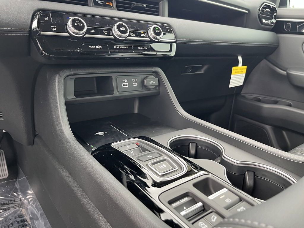 new 2025 Honda Pilot car, priced at $49,553