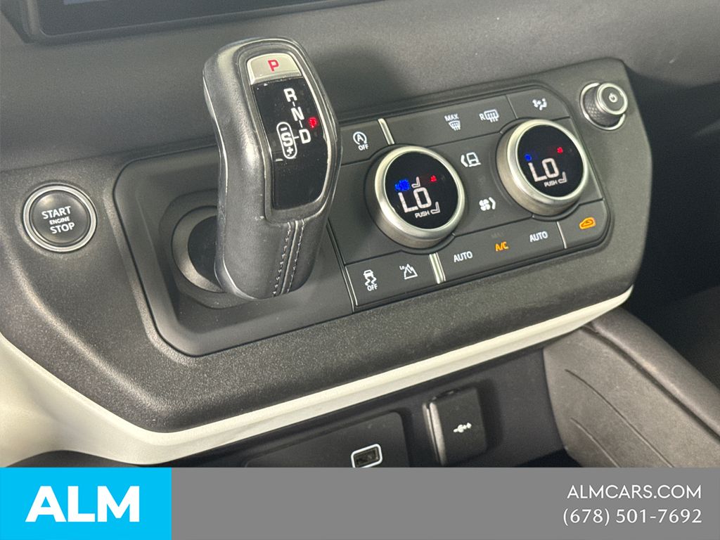 Used 2023 Gray Land Rover X-Dynamic SE image 32