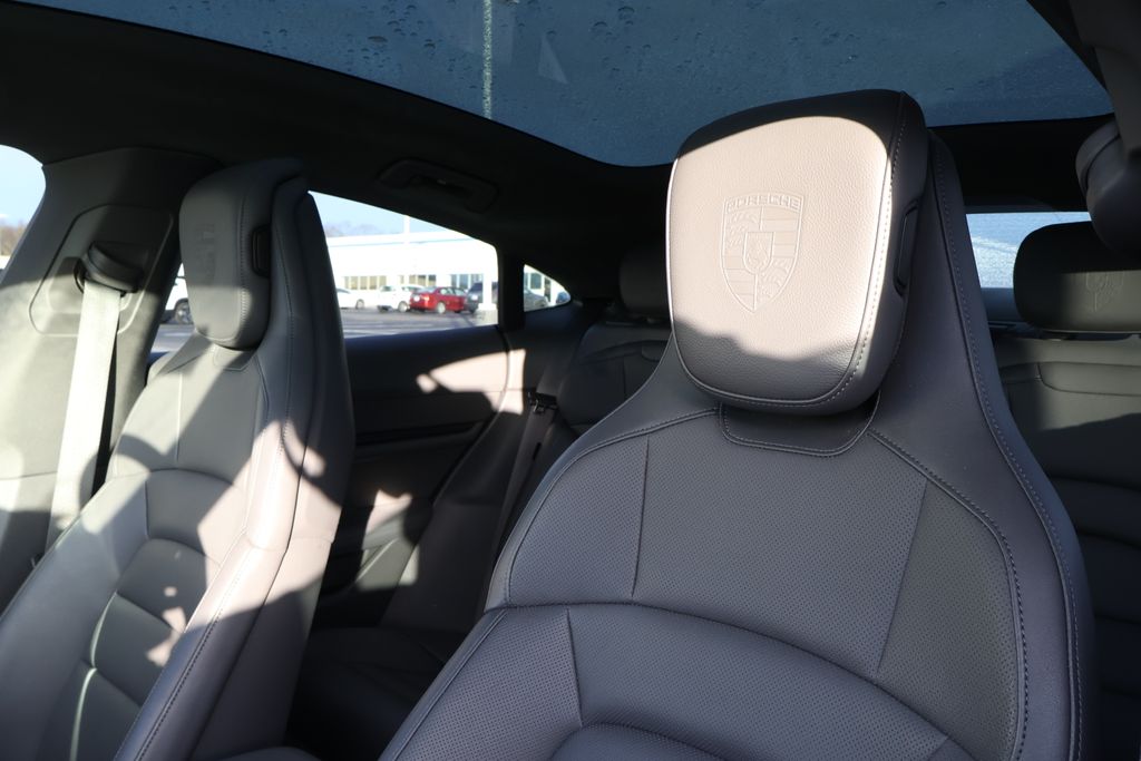 Thumbnail: 2022 Porsche Taycan - 14