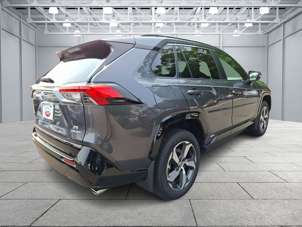 2025 Toyota RAV4 SE 4