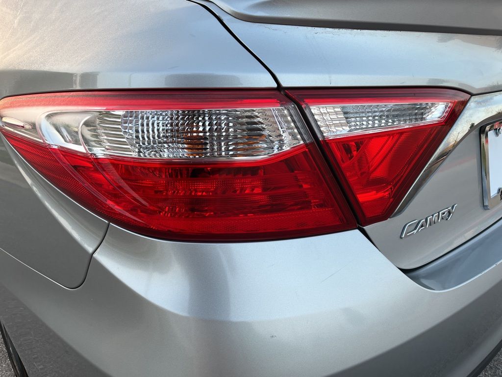 2015 Toyota Camry SE 7