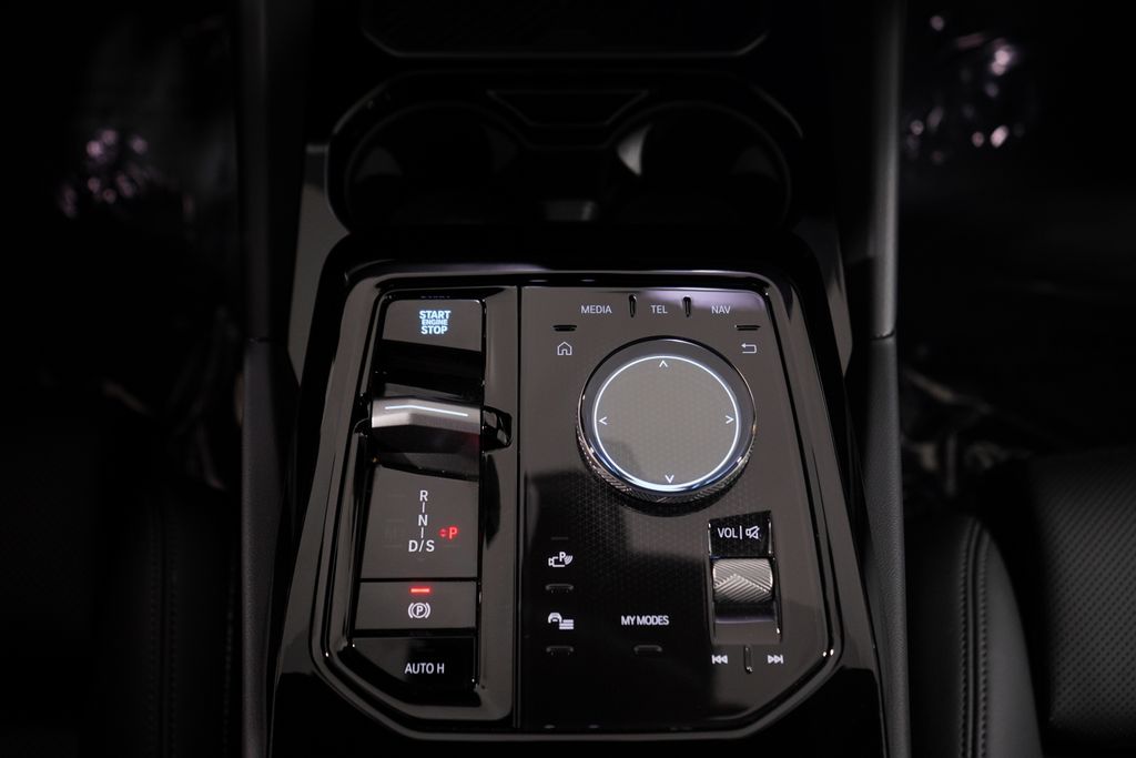 Thumbnail: 2025 BMW 5 Series - 14