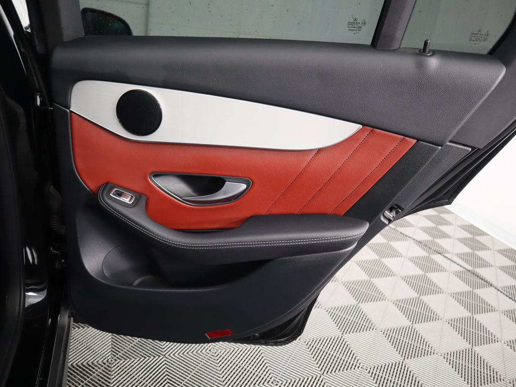 Thumbnail: 2022 Mercedes-Benz GLC - 27